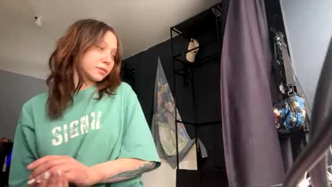 Snapshot of lilies_and_minipoots chatting on January 15, 11:10 am Sonechka online show from January 15, 11:10 am