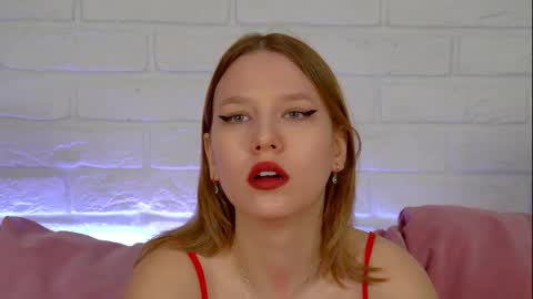 LiliLinn online show from April 18, 5:44 am