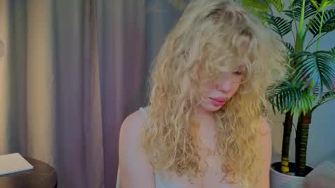 Snapshot of lililok101 chatting on November 6, 3:07 am lililok101 online show from November 6, 3:07 am