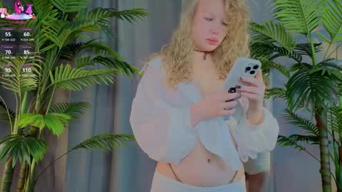 Snapshot of lililok101 chatting on November 18, 2:50 am lililok101 online show from November 18, 2:50 am