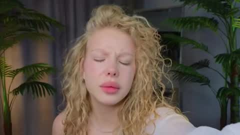 Snapshot of lililok101 chatting on November 25, 2:22 am lililok101 online show from November 25, 2:22 am