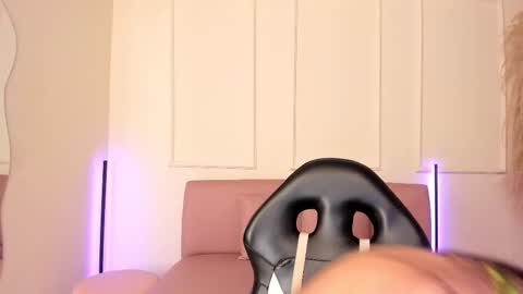 Lilly online show from December 1, 12:21 pm