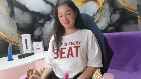 lilimini online show from February 9, 8:02 pm