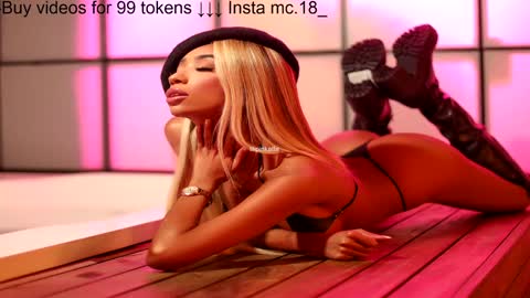 Snapshot of lilipinkette chatting on December 22, 4:17 am Lili online show from December 22, 4:17 am