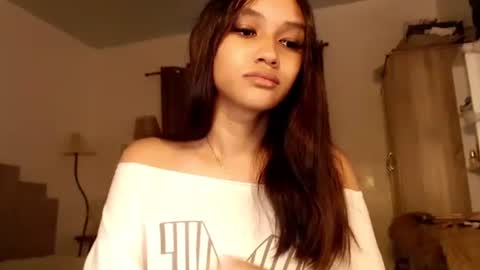 Snapshot of lilit_sensual chatting on October 23, 5:40 am Chloe online show from October 23, 5:40 am