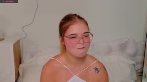 Snapshot of lilith_bonheur chatting on December 4, 2:21 am Lilith Bonheur online show from December 4, 2:21 am