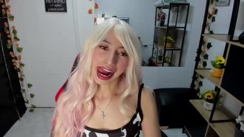 Snapshot of lilith_cooper20 chatting on December 16, 10:37 pm lilith cooper20 online show from December 16, 10:37 pm