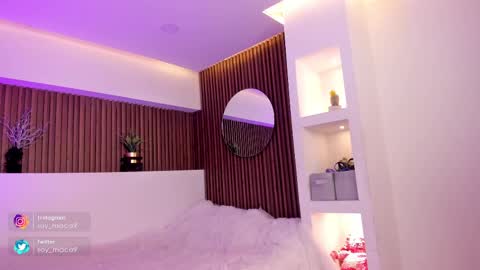 Snapshot of lilith_gray9 chatting on February 20, 10:05 am Lilith Gray online show from February 20, 10:05 am