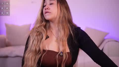 Snapshot of lilith_gray9 chatting on December 2, 4:40 am Lilith Gray online show from December 2, 4:40 am