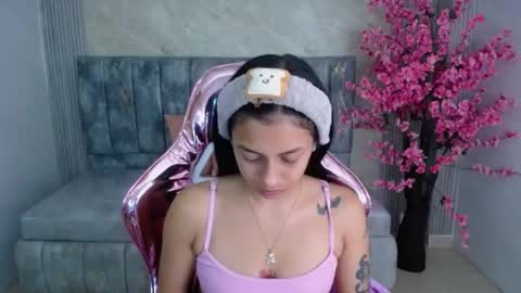 Snapshot of lilith_petit_sub chatting on January 15, 12:58 pm Lilith online show from January 15, 12:58 pm