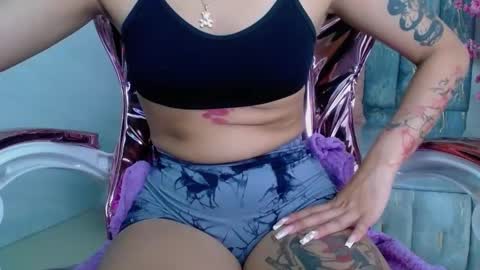 Snapshot of lilith_petit_sub chatting on January 17, 3:53 pm Lilith online show from January 17, 3:53 pm