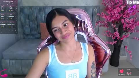 Snapshot of lilith_petit_sub chatting on January 22, 3:51 pm Lilith online show from January 22, 3:51 pm