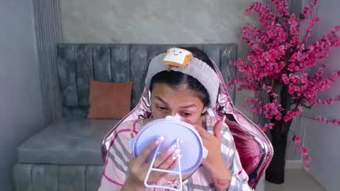 Snapshot of lilith_petit_sub chatting on January 23, 12:52 pm Lilith online show from January 23, 12:52 pm