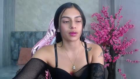 Snapshot of lilith_petit_sub chatting on January 24, 4:17 pm Lilith online show from January 24, 4:17 pm