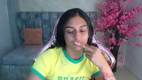 Snapshot of lilith_petit_sub chatting on January 25, 3:52 pm Lilith online show from January 25, 3:52 pm