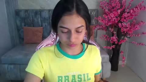 Snapshot of lilith_petit_sub chatting on January 25, 6:57 pm Lilith online show from January 25, 6:57 pm