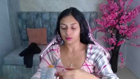 Snapshot of lilith_petit_sub chatting on January 28, 12:43 pm Lilith online show from January 28, 12:43 pm