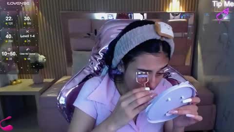 Snapshot of lilith_petit_sub chatting on February 7, 1:11 pm Lilith online show from February 7, 1:11 pm