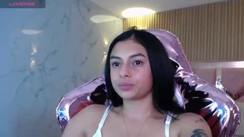 Snapshot of lilith_petit_sub chatting on February 13, 4:39 pm Lilith online show from February 13, 4:39 pm