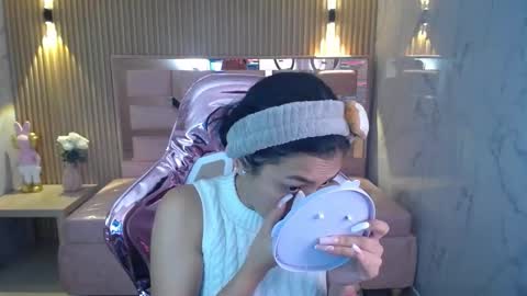 Snapshot of lilith_petit_sub chatting on February 15, 12:54 pm Lilith online show from February 15, 12:54 pm