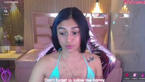 Snapshot of lilith_petit_sub chatting on February 19, 2:23 pm Lilith online show from February 19, 2:23 pm