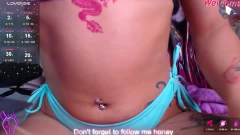 Snapshot of lilith_petit_sub chatting on February 19, 5:27 pm Lilith online show from February 19, 5:27 pm