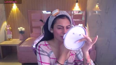 Snapshot of lilith_petit_sub chatting on February 21, 1:22 pm Lilith online show from February 21, 1:22 pm