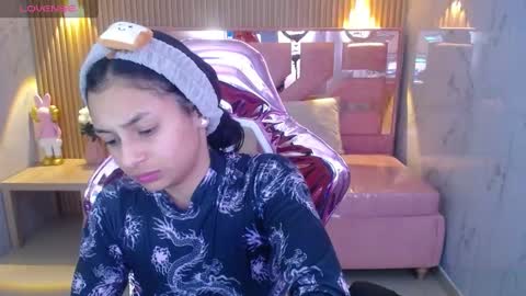 Snapshot of lilith_petit_sub chatting on March 6, 2:51 am Lilith online show from March 6, 2:51 am