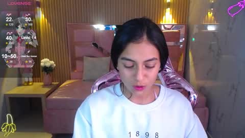 Snapshot of lilith_petit_sub chatting on March 8, 10:11 am Lilith online show from March 8, 10:11 am