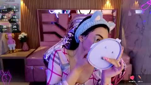 Snapshot of lilith_petit_sub chatting on October 16, 3:51 am Lilith online show from October 16, 3:51 am