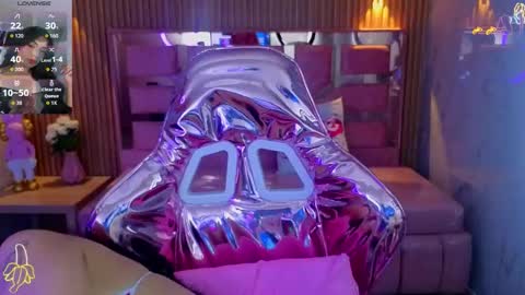 Snapshot of lilith_petit_sub chatting on October 18, 5:10 am Lilith online show from October 18, 5:10 am