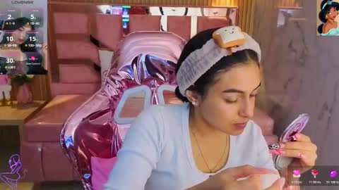 Snapshot of lilith_petit_sub chatting on November 6, 3:18 am Lilith online show from November 6, 3:18 am