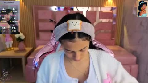 Snapshot of lilith_petit_sub chatting on November 16, 3:12 am Lilith online show from November 16, 3:12 am