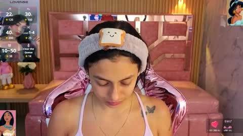 Snapshot of lilith_petit_sub chatting on November 20, 3:28 am Lilith online show from November 20, 3:28 am