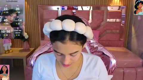 Snapshot of lilith_petit_sub chatting on November 28, 3:42 am Lilith online show from November 28, 3:42 am