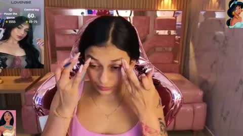 Snapshot of lilith_petit_sub chatting on December 4, 4:11 am Lilith online show from December 4, 4:11 am