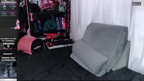 Snapshot of lilithinlatex chatting on January 5, 1:15 pm Slave Lilith and Master Metatron online show from January 5, 1:15 pm