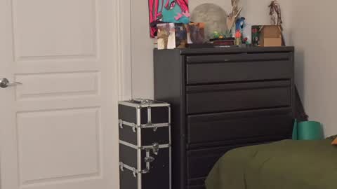 L online show from December 27, 7:57 pm