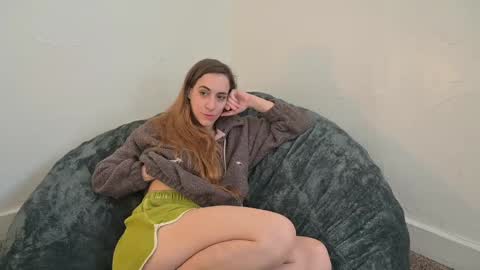 L online show from March 12, 9:03 pm