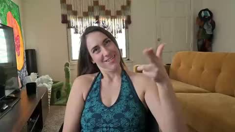 L online show from September 19, 4:51 pm