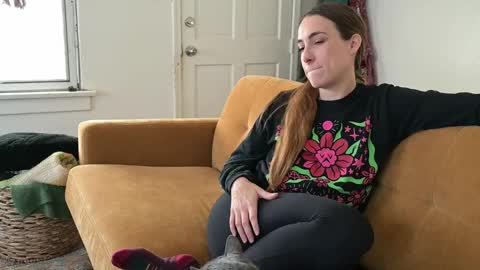 L online show from October 28, 4:42 pm