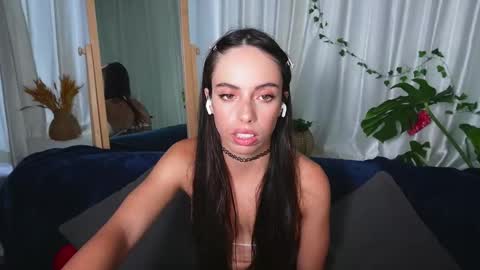 Snapshot of lill_dayna chatting on November 17, 8:53 am Lill Dayna online show from November 17, 8:53 am