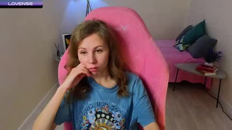 Snapshot of lill_mary chatting on December 8, 7:37 am Maria online show from December 8, 7:37 am