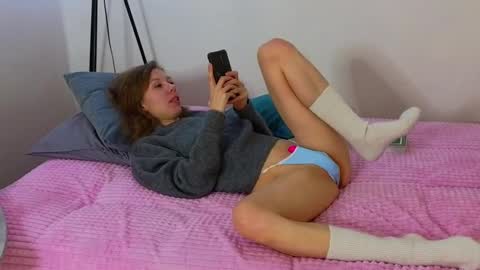 Snapshot of lill_mary chatting on December 15, 10:50 am Maria online show from December 15, 10:50 am
