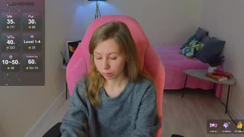 Snapshot of lill_mary chatting on December 18, 12:10 am Maria online show from December 18, 12:10 am