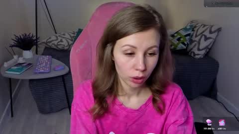 Snapshot of lill_mary chatting on March 10, 7:32 am Maria online show from March 10, 7:32 am