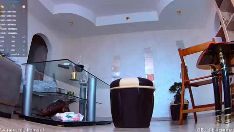 Snapshot of lillemax chatting on February 27, 12:02 pm lillemax online show from February 27, 12:02 pm