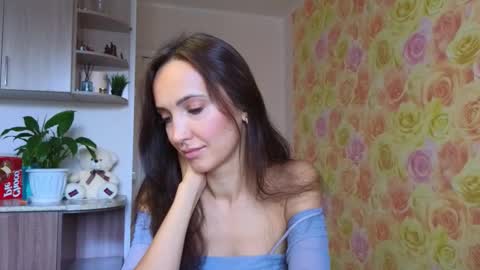 Lillian online show from November 13, 6:12 am