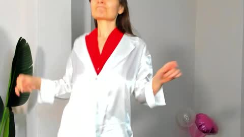 lillian_white1 online show from February 2, 7:09 am