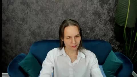 lillian_white1 online show from March 6, 8:08 am